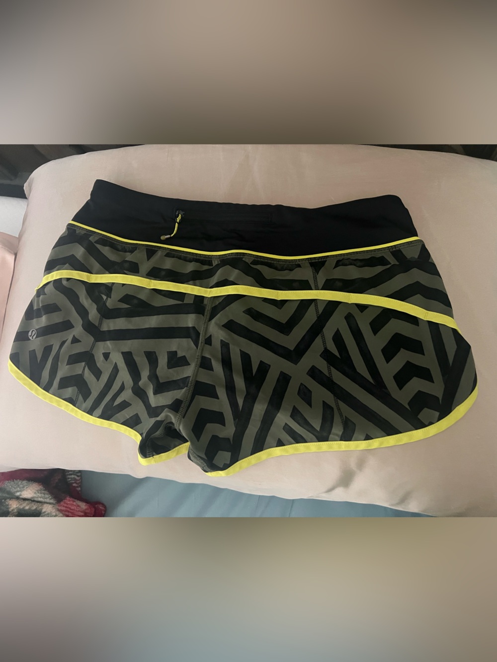 Lulu Lemon Black & Yellow Performance Running Shorts 4